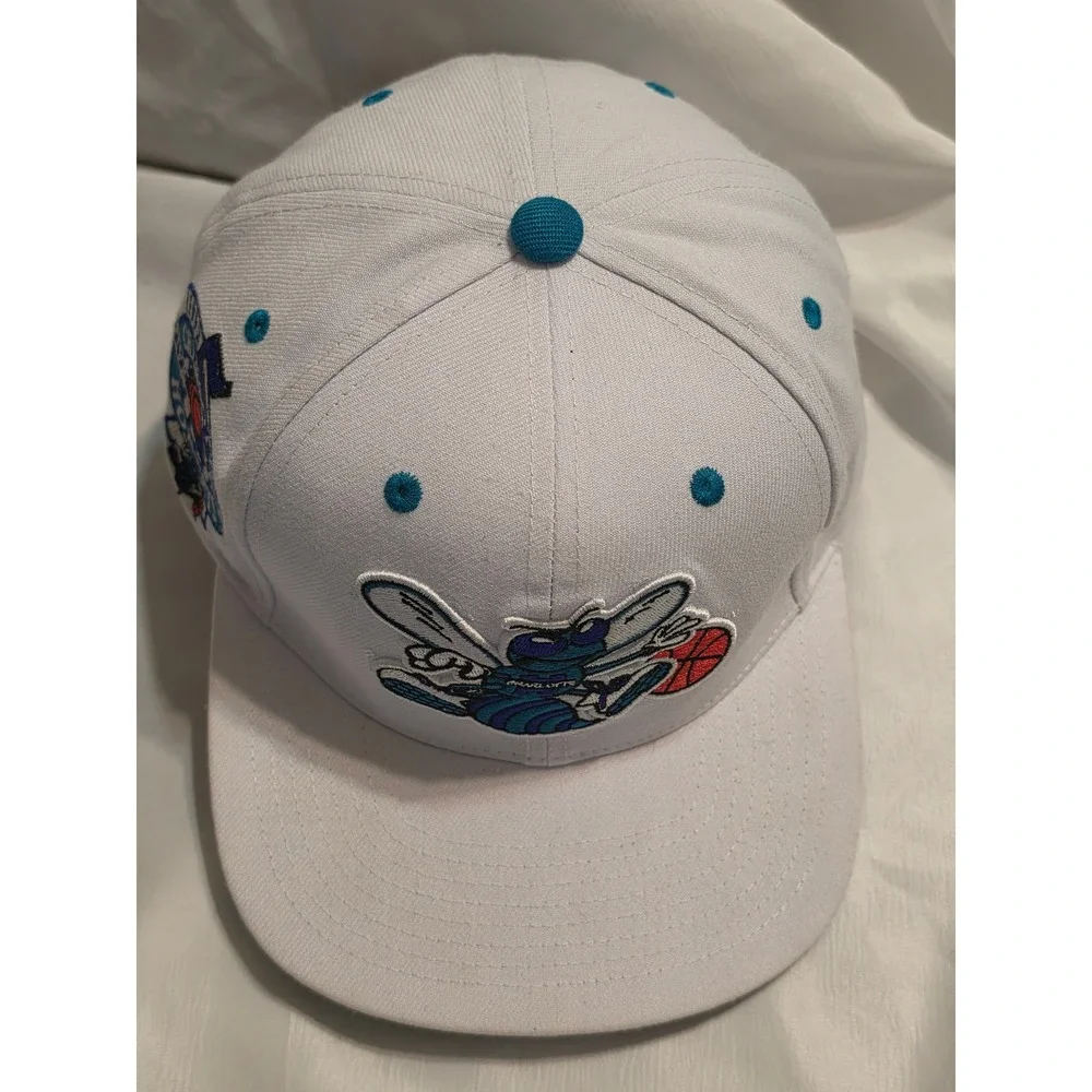 Mitchell & Ness Charlotte Hornets Snapback‎ Hat White 5 Year Anniversary Patch